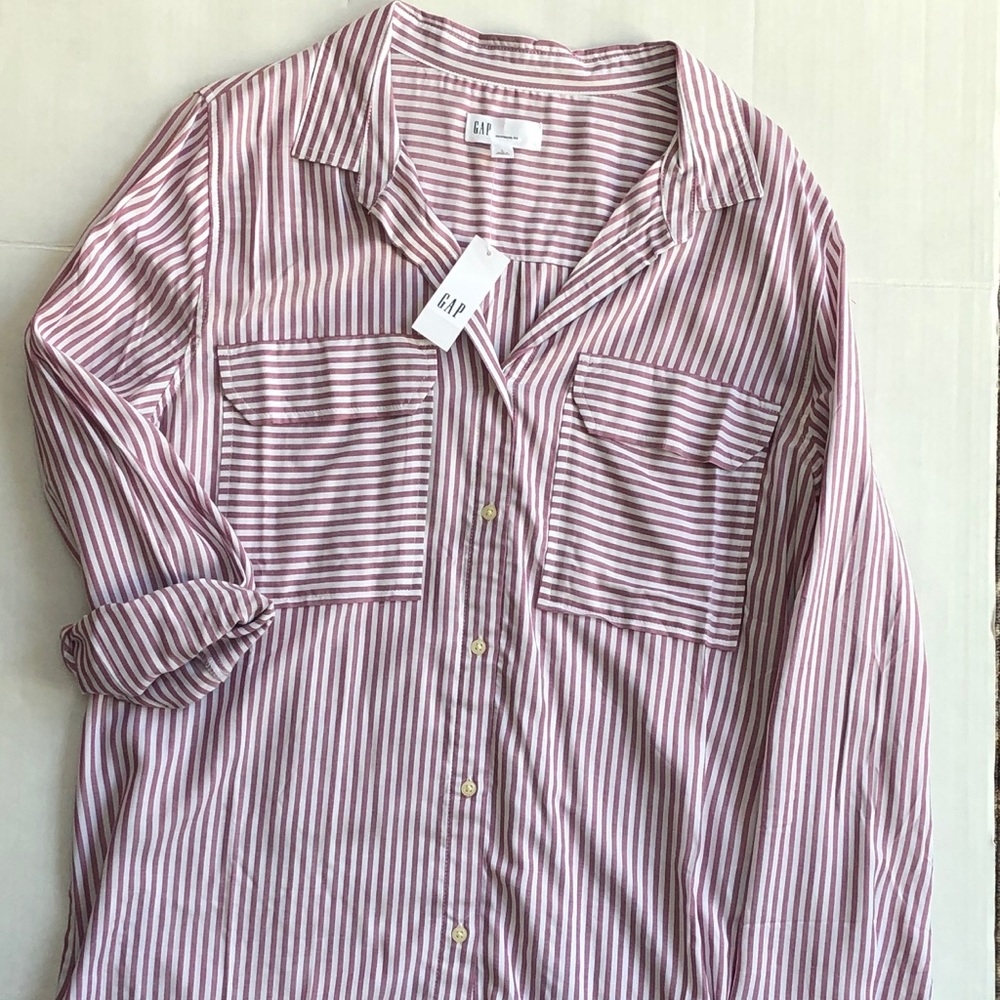 Women’s Gap button down shirt